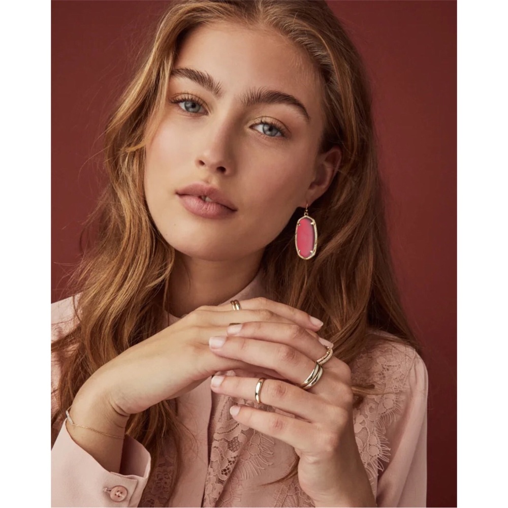 KENDRA SCOTT • Gold Elle Berry Illusion Earrings - Picture 2 of 3